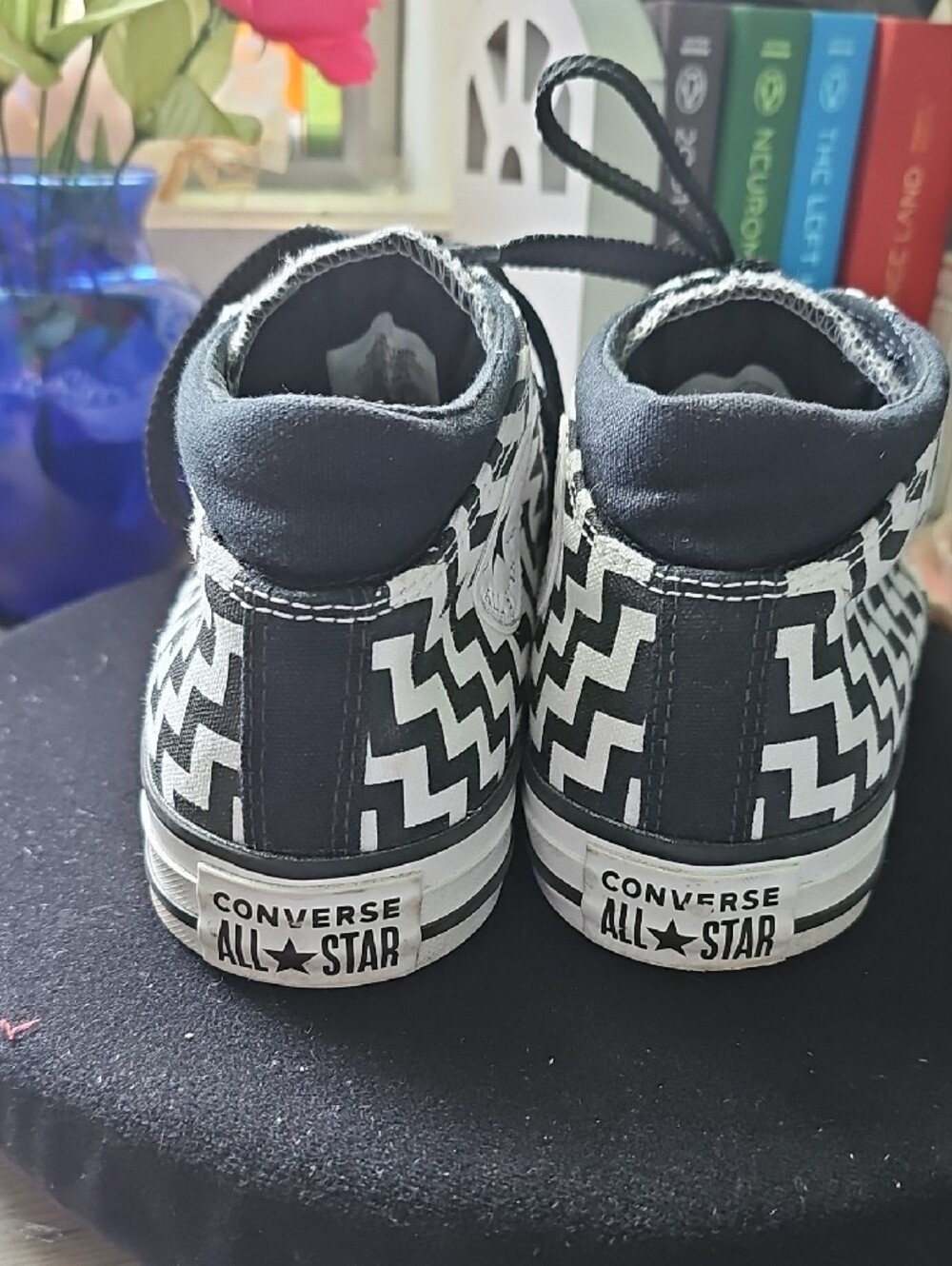 Women's Converse Black and White Zigzag High-Tops Size 10 - Picture 4 of 6